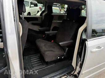 2011 Chrysler Town & Country Touring 121.2" WB - miniatura 73