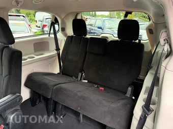 2011 Chrysler Town & Country Touring 121.2" WB - miniatura 77