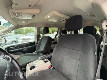 2011 Chrysler Town & Country Touring 121.2" WB - miniatura 82
