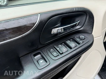 2011 Chrysler Town & Country Touring 121.2" WB - miniatura 85