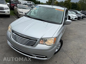 2011 Chrysler Town & Country Touring 121.2" WB - miniatura 9