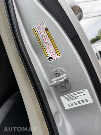 2011 Chrysler Town & Country Touring 121.2" WB - miniatura 90