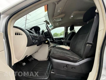 2011 Chrysler Town & Country Touring 121.2" WB - miniatura 91