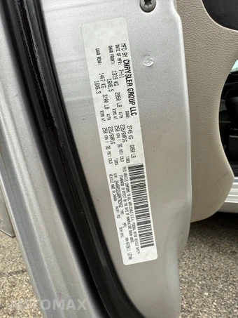2011 Chrysler Town & Country Touring 121.2" WB - miniatura 92