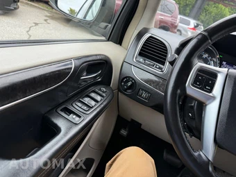 2011 Chrysler Town & Country Touring 121.2" WB - miniatura 94