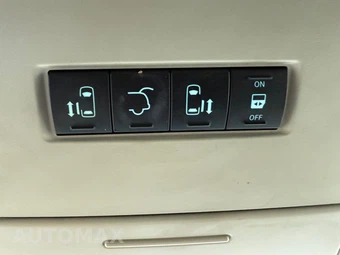 2011 Chrysler Town & Country Touring 121.2" WB - miniatura 99