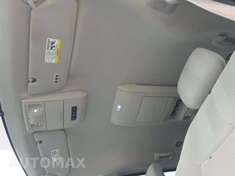 2011 Chrysler Town & Country Touring 121.2" WB - miniatura 11