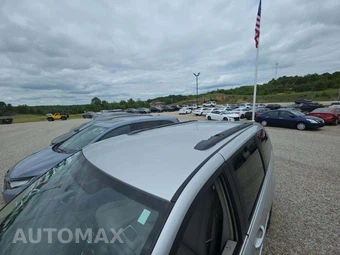 2011 Chrysler Town & Country Touring 121.2" WB - miniatura 12