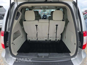 2011 Chrysler Town & Country Touring 121.2" WB - miniatura 15
