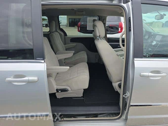 2011 Chrysler Town & Country Touring 121.2" WB - miniatura 17
