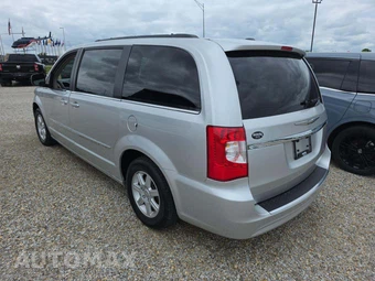 2011 Chrysler Town & Country Touring 121.2" WB - miniatura 2