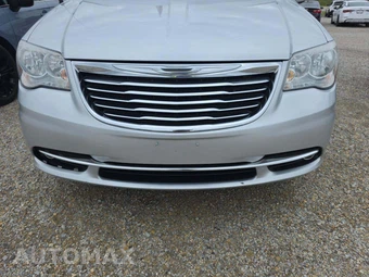 2011 Chrysler Town & Country Touring 121.2" WB - miniatura 22