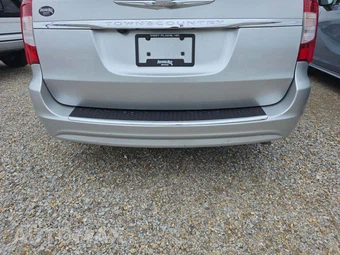 2011 Chrysler Town & Country Touring 121.2" WB - miniatura 24