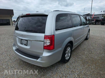2011 Chrysler Town & Country Touring 121.2" WB - miniatura 3