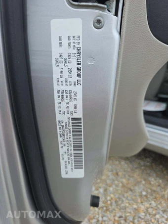 2011 Chrysler Town & Country Touring 121.2" WB - miniatura 5