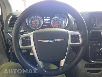 2011 Chrysler Town & Country Touring L 121.2" WB - miniatura 10