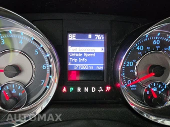 2011 Chrysler Town & Country Touring L 121.2" WB - miniatura 12