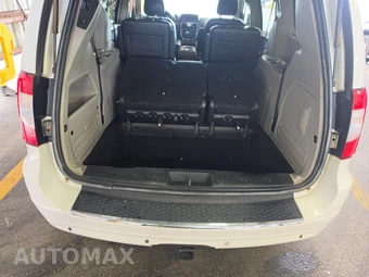 2011 Chrysler Town & Country Touring L 121.2" WB - miniatura 17