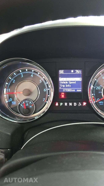 2011 Chrysler Town & Country Touring L 121.2" WB - miniatura 22
