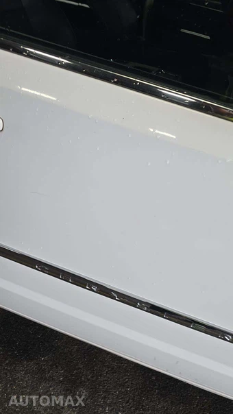 2011 Chrysler Town & Country Touring L 121.2" WB - miniatura 28