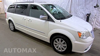 2011 Chrysler Town & Country Touring L 121.2" WB - miniatura 3