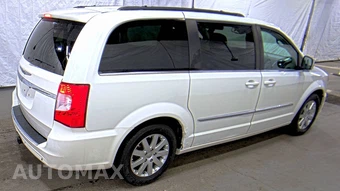 2011 Chrysler Town & Country Touring L 121.2" WB - miniatura 4