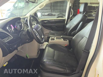 2011 Chrysler Town & Country Touring L 121.2" WB - miniatura 7