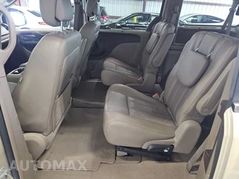 2011 Chrysler Town & Country Touring L 121.2" WB – miniatura 13