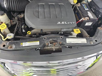 2011 Chrysler Town & Country Touring L 121.2" WB – miniatura 16