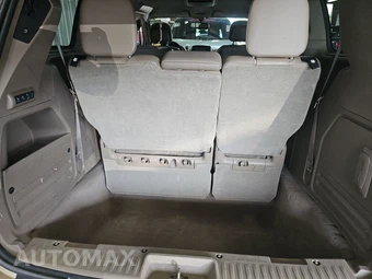 2011 Chrysler Town & Country Touring L 121.2" WB – miniatura 17