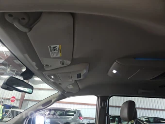 2011 Chrysler Town & Country Touring L 121.2" WB – miniatura 19