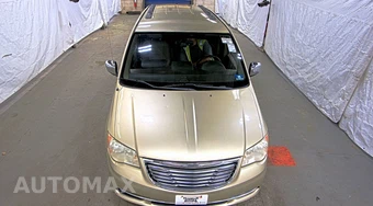 2011 Chrysler Town & Country Touring L 121.2" WB – miniatura 2
