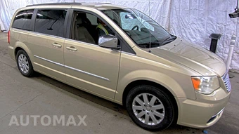 2011 Chrysler Town & Country Touring L 121.2" WB – miniatura 3