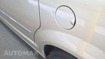 2011 Chrysler Town & Country Touring L 121.2" WB – miniatura 37