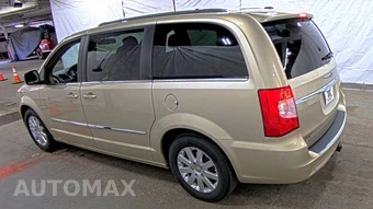 2011 Chrysler Town & Country Touring L 121.2" WB – miniatura 6