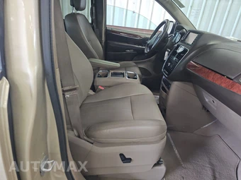 2011 Chrysler Town & Country Touring L 121.2" WB – miniatura 8