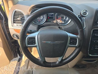 2011 Chrysler Town & Country Touring L 121.2" WB - miniatura 10