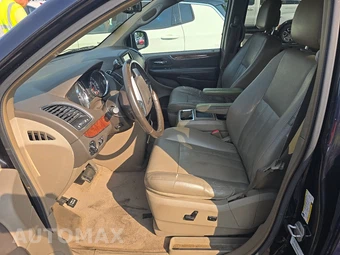 2011 Chrysler Town & Country Touring L 121.2" WB - miniatura 7