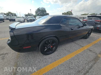 2011 Dodge Challenger SRT8 - miniatura 4