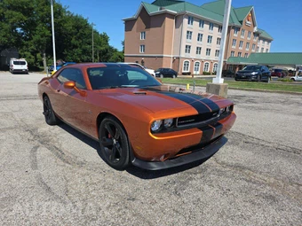 2011 Dodge Challenger SRT8 - miniatura 4