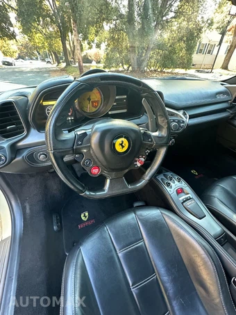 2011 Ferrari 458 Italia - miniatura 7