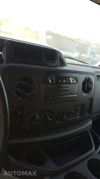 2011 Ford E-150 Commercial Cargo Van 138.0" WB - miniatura 17