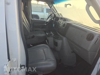 2011 Ford E-150 Commercial Cargo Van 138.0" WB - miniatura 8