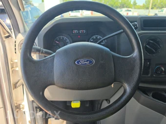 2011 Ford E-250 Commercial Cargo Van 138.0" WB – miniatura 10