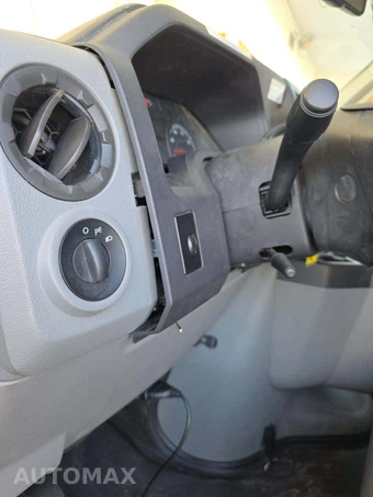 2011 Ford E-250 Commercial Cargo Van 138.0" WB – miniatura 22