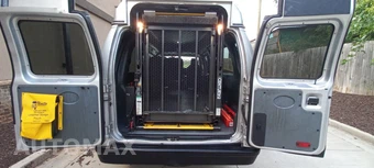 2011 Ford E-250 Commercial Cargo Van 138.0" WB - miniatura 8
