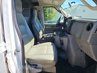 2011 Ford E-250 Commercial Cargo Van 138.0" WB – miniatura 8