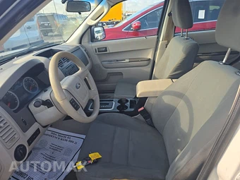 2011 Ford Escape XLS - miniatura 7
