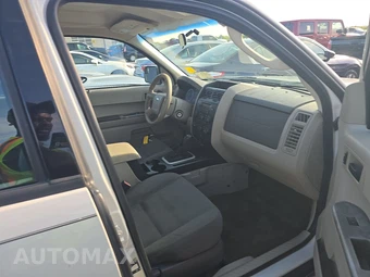 2011 Ford Escape XLS - miniatura 8