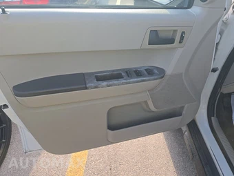 2011 Ford Escape XLS - miniatura 9